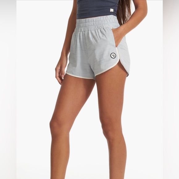 Vuori Cardiff Shorts Womens - Picture 1 of 6